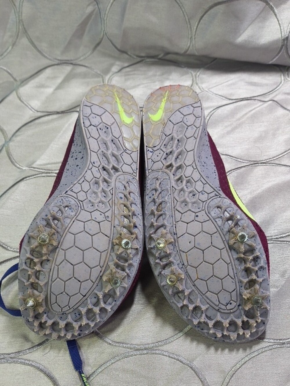 Nike Maroon Kids Track Spikes with Neon Yellow Swoosh Size 5 Boys C20 - Picture 7 of 9